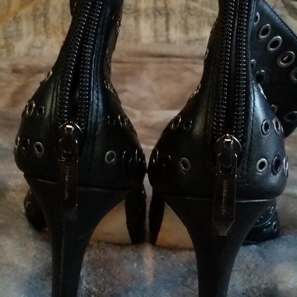 BCBGMAXAZRIA Lange Grommet Peep Toe Bootie in black leather. - Picture 4 of 4